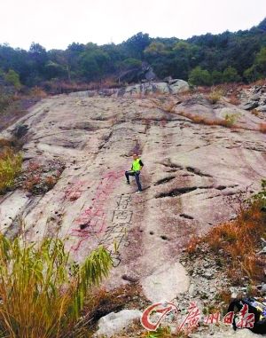 “蔣周經(jīng)緯”上傳的涂鴉圖。加油轉(zhuǎn)過彎就到了蔣周經(jīng)緯書。網(wǎng)絡(luò)截圖