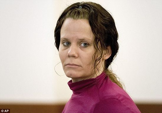 2月12日，勒死朋友并剖腹取嬰的柯里出庭受審。