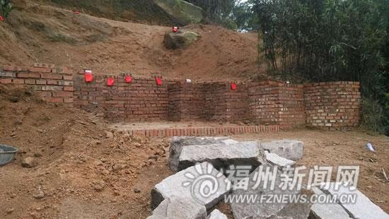 長樂九龍山景區(qū)冒出活人墓 鎮(zhèn)政府:將馬上清理