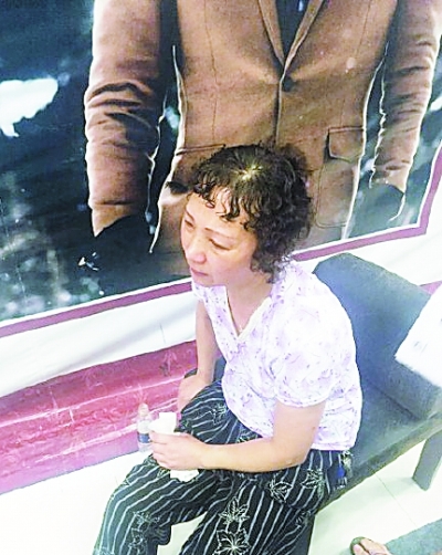 遇難女子家屬很悲傷。