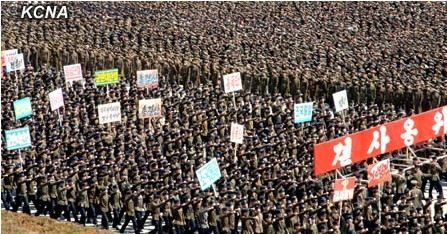 大會結束后，與會群眾舉行示威游行。