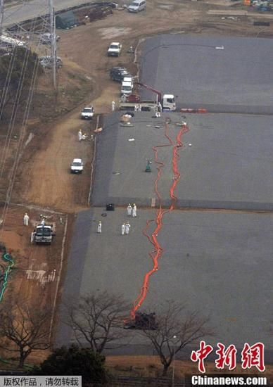 東京電力公司福島第一核電站一儲水池4月5日發(fā)生污水泄漏事故，維修人員自4月6日起，開始使用5臺水泵進(jìn)行污水轉(zhuǎn)移作業(yè)，目前已成功轉(zhuǎn)移13000噸污水，但是仍有47噸發(fā)生了泄露。事故發(fā)生3天以來，泄漏污水總量約167噸。