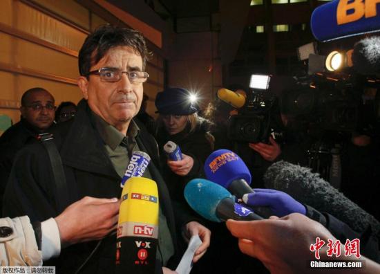 圖為醫(yī)院發(fā)言人接受采訪(fǎng)。