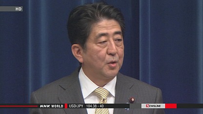 日本首相安倍晉三出發(fā)前往瑞士前接受記者采訪(fǎng)。