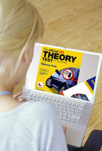 駕駛標(biāo)準(zhǔn)局的發(fā)言人稱，駕照申請(qǐng)通過率低證明了英國(guó)駕駛安全系數(shù)高。