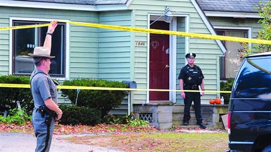 8日，紐約州當(dāng)?shù)鼐旆怄i案發(fā)現(xiàn)場。