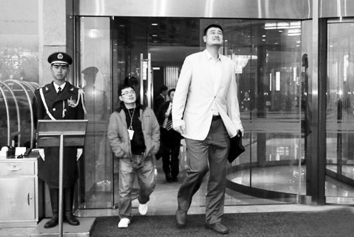 霧霾未散沙塵又至 一出門(mén)來(lái)滿(mǎn)臉沙