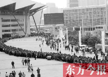 3月2日，在鄭州國際會(huì)展中心，河南省春季人才招聘會(huì)舉行，六萬五千名求職者扎堆求職