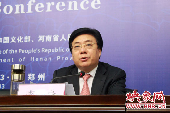 洛陽市市長李柳身發(fā)表熱情洋溢的旅游推介詞。