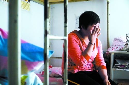 提起兒子的事，她忍不住落淚