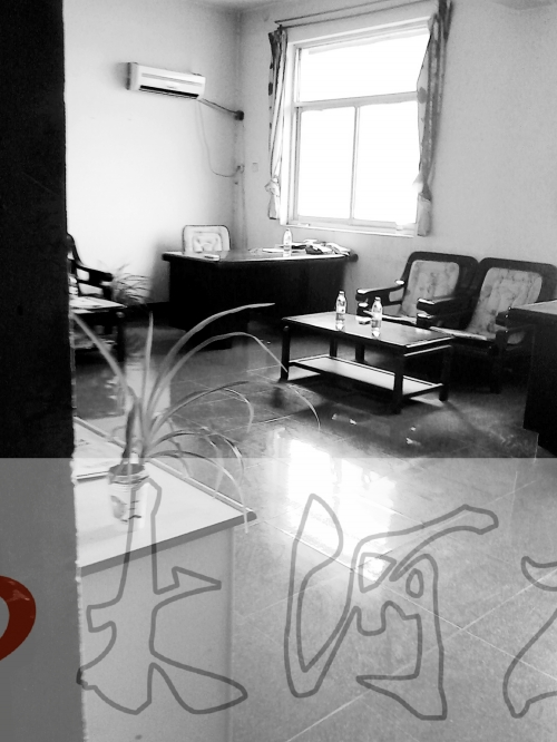 上班時間，這間辦公室內(nèi)卻空無一人。