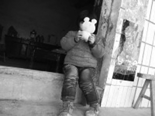 對(duì)自己的怪病，依依懵然無(wú)知。