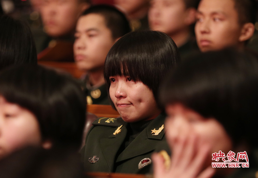 現(xiàn)場(chǎng)觀眾感動(dòng)落淚。