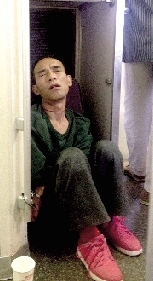 六人乘火車(chē)被"盯上" 竊賊作案未遂被擒方知"偷了警察"