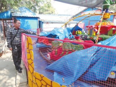 周口項(xiàng)城5歲女童被卷游樂場小火車車輪下身亡