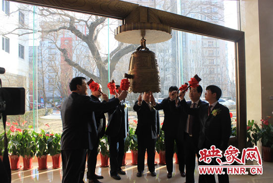 1月7日，在全國股份轉(zhuǎn)讓系統(tǒng)（即新三板），伴隨著開市寶鐘的敲響，山水園林股份有限公司正式登陸新三板。