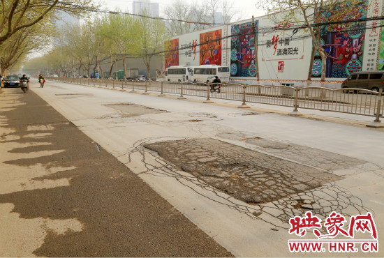 南陽(yáng)路因?yàn)榈罔F將要施工而暫緩大修。