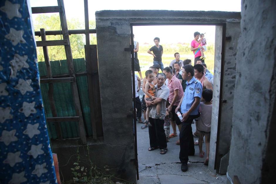 2013年08月06日消息，浙江省嘉興市秀洲區(qū)油車港鎮(zhèn)濮家灣村蠟燭浜一帶，是典型的城中村。村中農(nóng)民房被分隔成許多間出租給附近打工者。