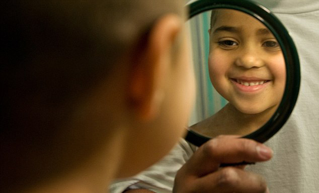 5歲女孩成美國(guó)首位變性?xún)和? width=