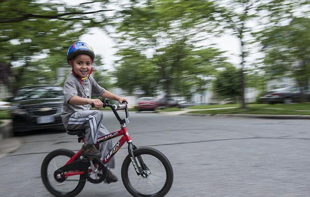 5歲女孩成美國(guó)首位變性?xún)和? width=