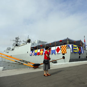 中俄聯(lián)合軍演戰(zhàn)艦開(kāi)放