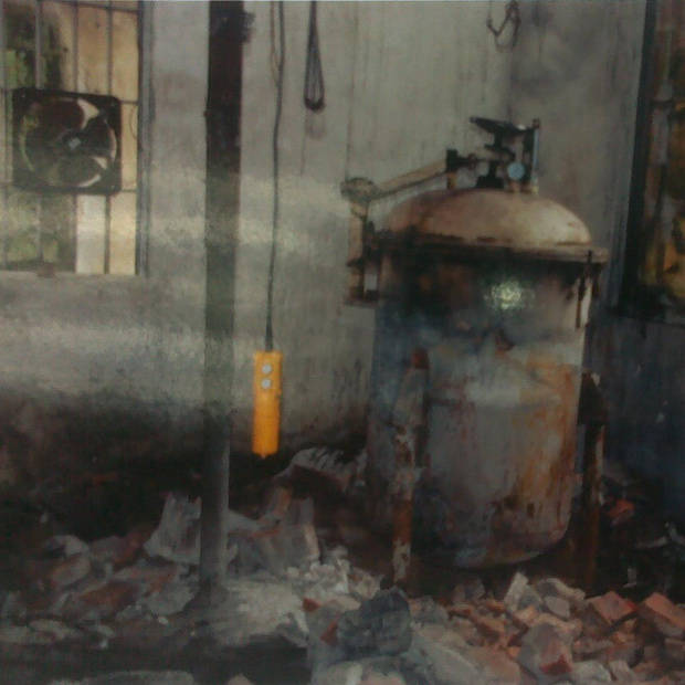 假劣“紅?！卑父嫫? title=