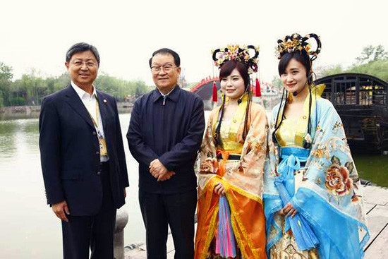 春風(fēng)送暖醉開(kāi)封 清園發(fā)展迎貴客