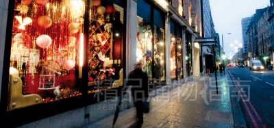 在圣誕節(jié),即使window shopping也很美好。
