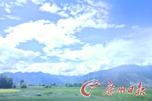 途中的大河煙波浩渺。