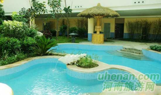 深秋去堯山賞紅葉、泡溫泉、拜大佛