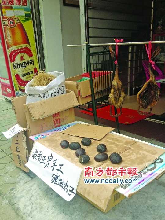 豬血丸子其實(shí)主要是豆腐,下火鍋就是濃濃的湘味