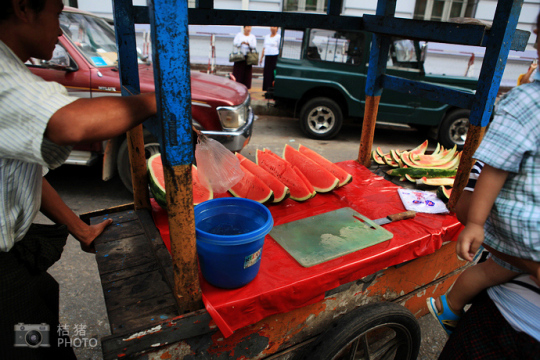 緬甸，繽紛的街邊平民小吃