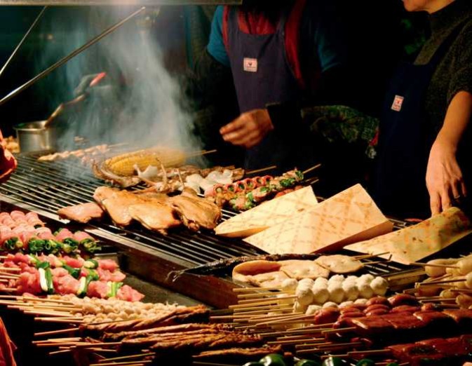 廟不離市、市不離廟的臺灣小吃