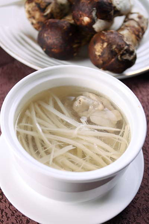不時不吃滋補(bǔ)松茸宴 秋季進(jìn)補(bǔ)佳品