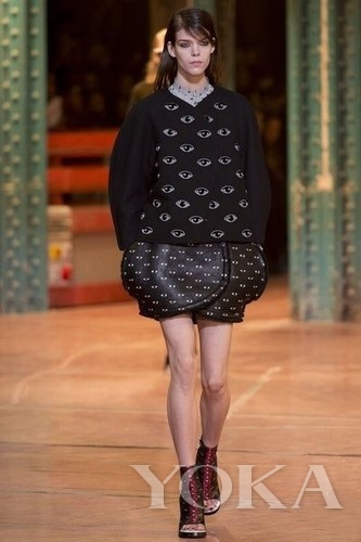 即將大熱LOGO出爐 女星領(lǐng)銜棄虎頭穿獨眼衛(wèi)衣