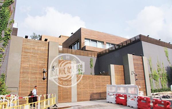 林青霞獲老公贈價值9億多“皇宮”，圖為林青霞豪宅大門口。