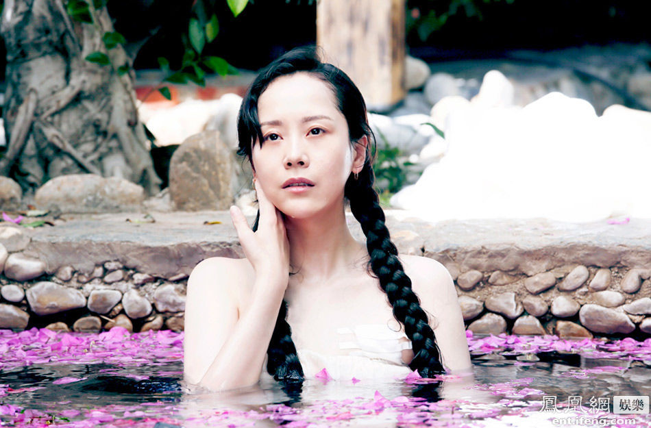 《二炮手》海清裸肩浴照曝光 《二炮手》海清裸肩浴照曝光