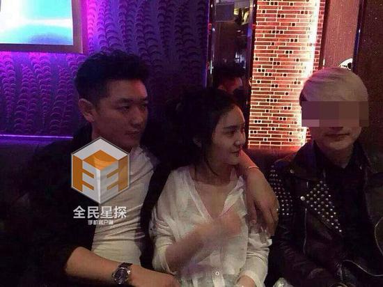 田源摟著激吻門女主，自稱是在勸架