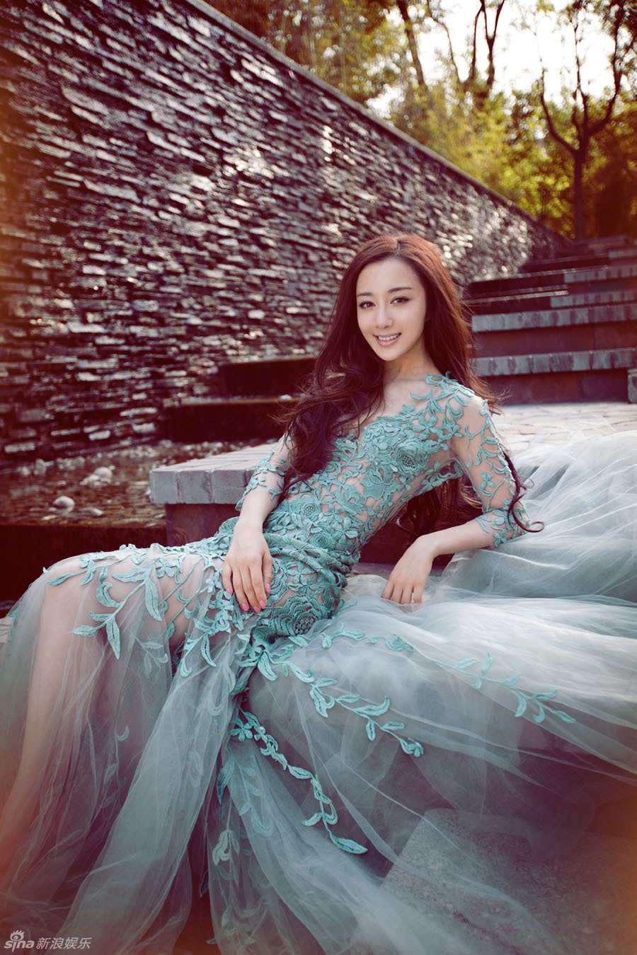 李依曉華麗展現(xiàn)虞美人典雅氣質