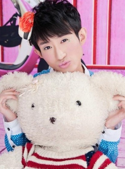 “粉紅哥”畢然寫真。