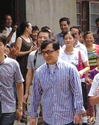 成龍在蕪湖認(rèn)祖歸宗。