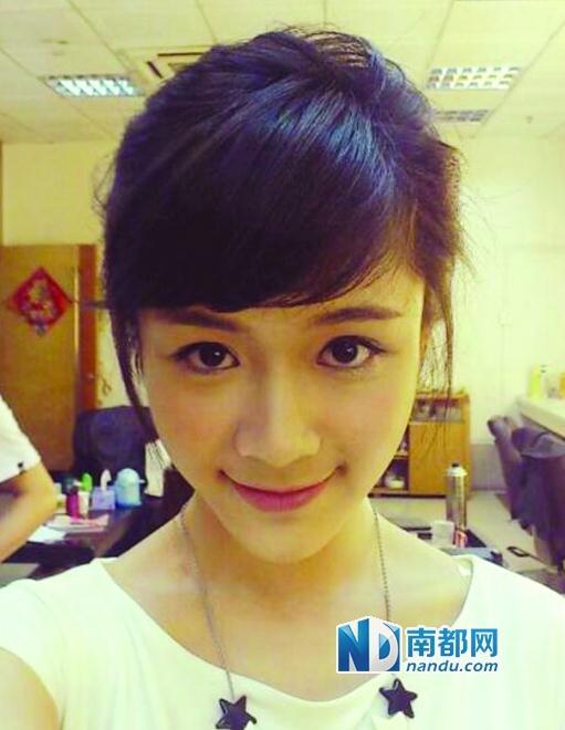 走紅網(wǎng)絡(luò)后私房照流出。