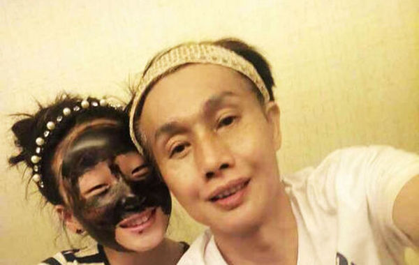 據悉，2011年，鄧建國在廣州舉行婚禮迎娶90后“干女兒”黃梓琪。