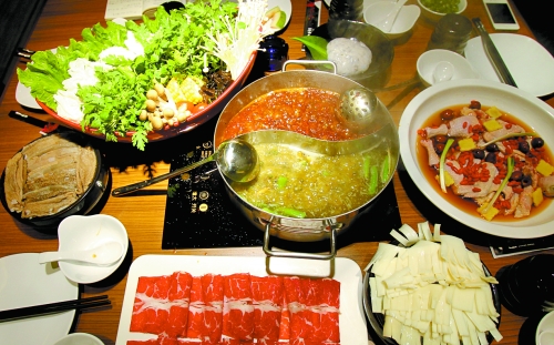 山西火鍋店爆炸事件后，鄭州用電磁爐的火鍋店生意火爆。