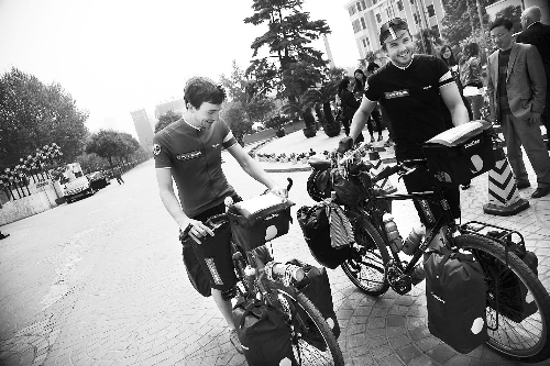 他們說(shuō)，希望唇腭裂患兒能開(kāi)口微笑 邱曉峰/圖