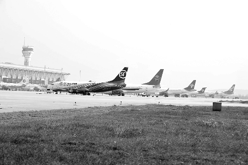 鄭州新鄭國(guó)際機(jī)場(chǎng)的順豐航空 鄭州新鄭國(guó)際機(jī)場(chǎng)的順豐航空