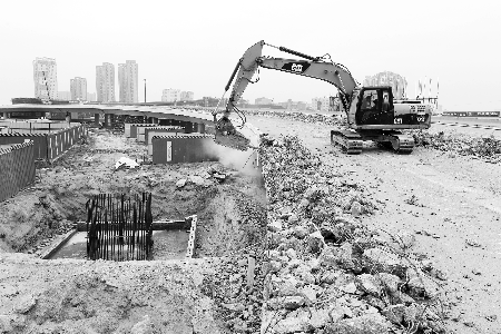 昨日，這座立交橋開始正式拆除