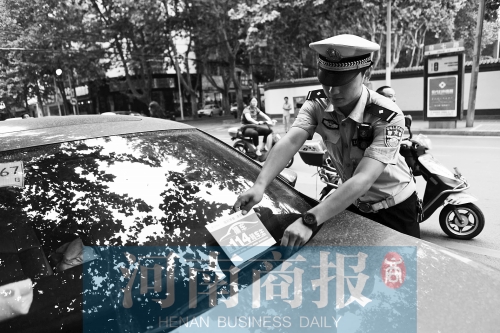 有了這張挪車卡，不會(huì)泄露隱私，別人又能方便地聯(lián)系上自己記者 邱曉峰/攝