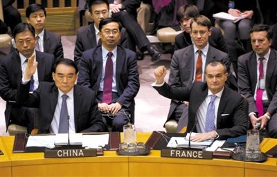 1月22日，紐約，中國常駐聯(lián)合國代表李保東舉手贊成通過對朝鮮制裁決議。