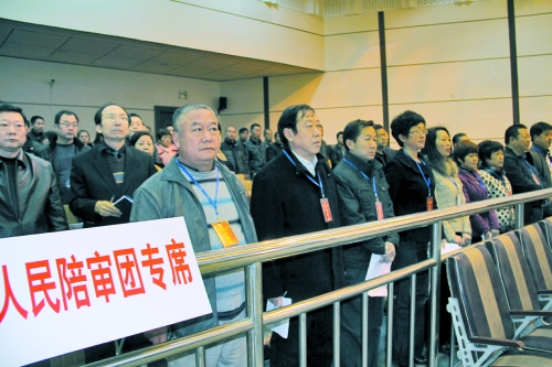 人民陪審團(tuán)成員在庭審現(xiàn)場 人民陪審團(tuán)成員在庭審現(xiàn)場